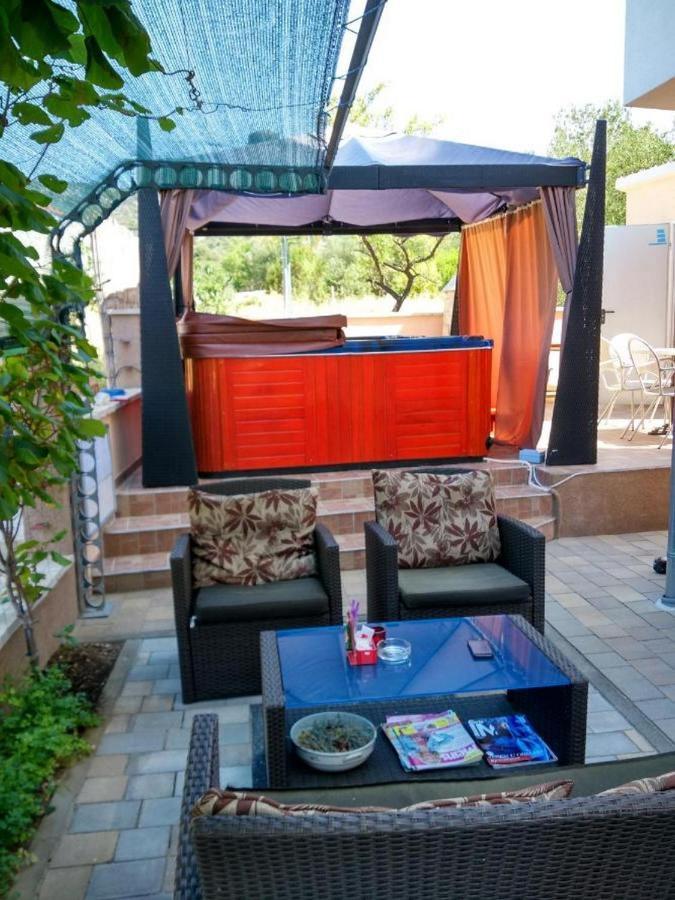 Apartments Vala Vinišće Eksteriør bilde