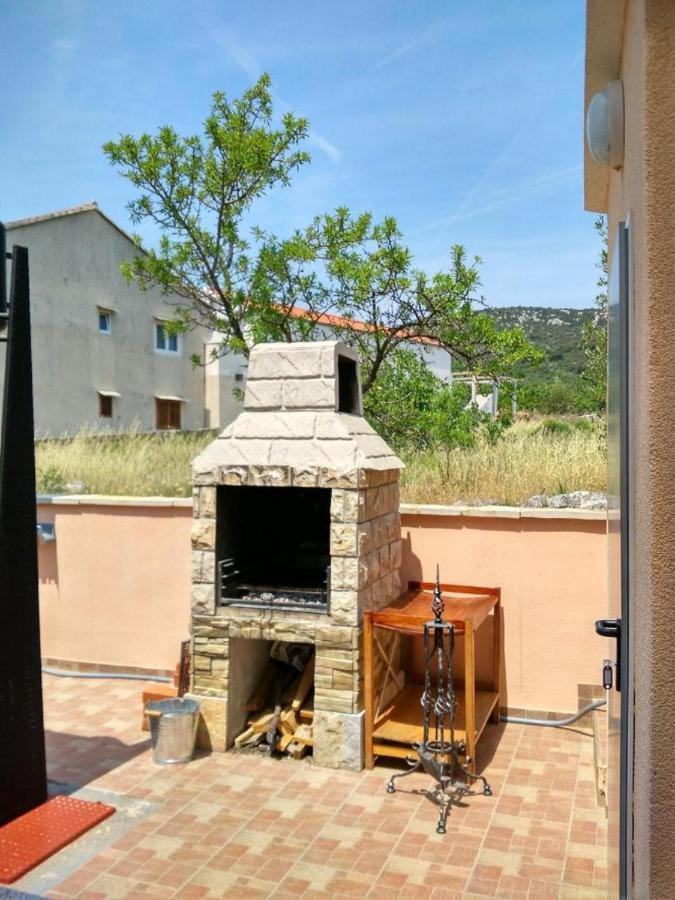 Apartments Vala Vinišće Eksteriør bilde