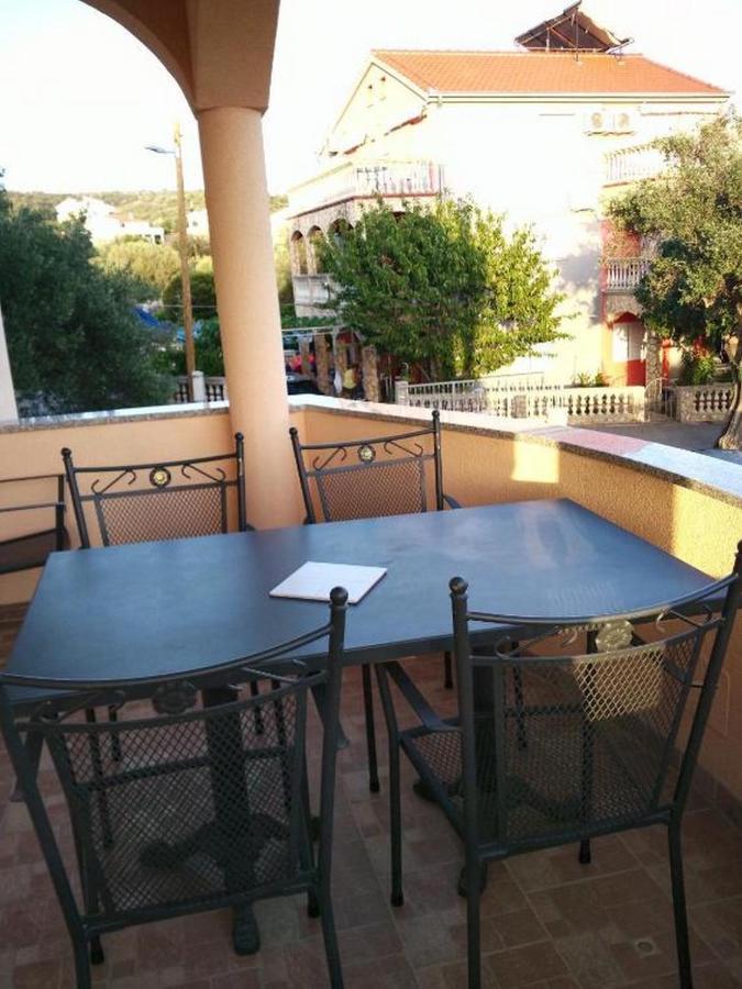 Apartments Vala Vinišće Eksteriør bilde