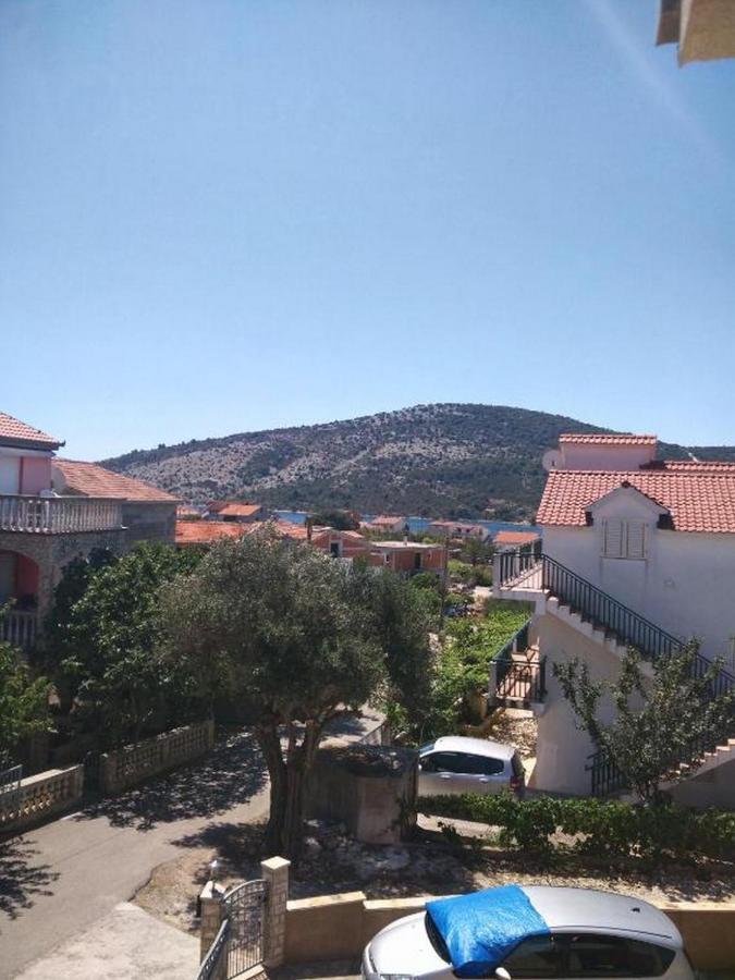 Apartments Vala Vinišće Eksteriør bilde