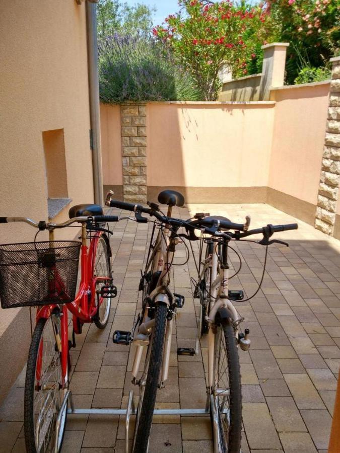 Apartments Vala Vinišće Eksteriør bilde