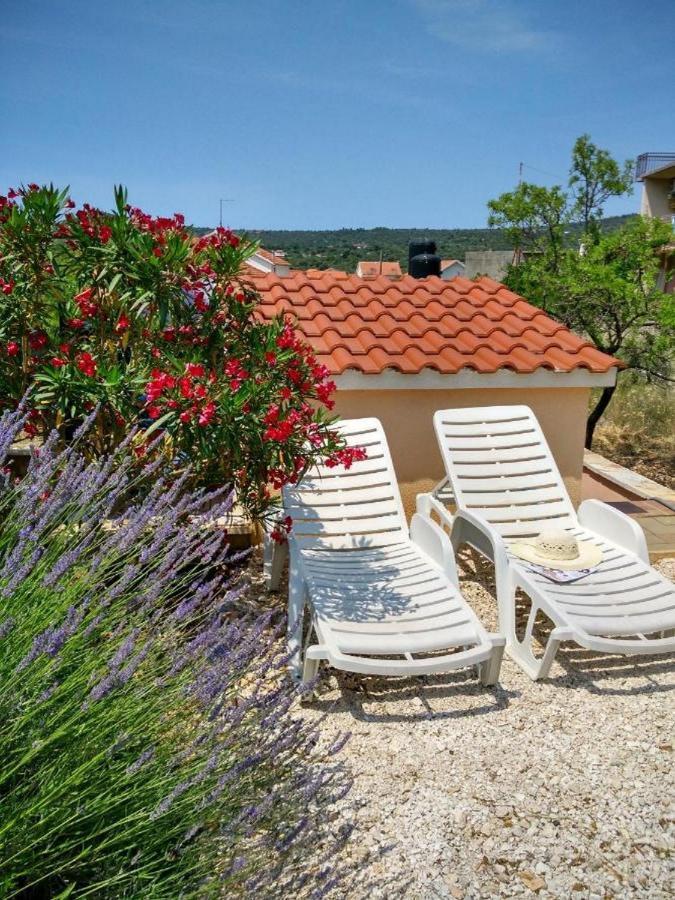Apartments Vala Vinišće Eksteriør bilde
